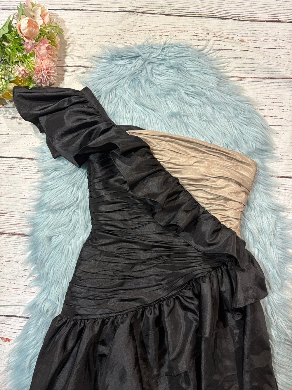 NWT MACDUGGAL One Shoulder Ruffle Layered Champagne Black Mini Dress